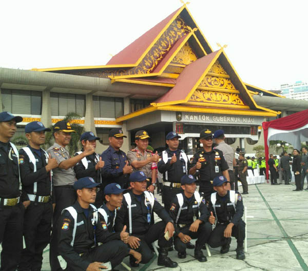 Dihadiri Kapolda Riau, Sekdaprov Ahmad Hijazi Jadi Irup Apel HUT Satpam